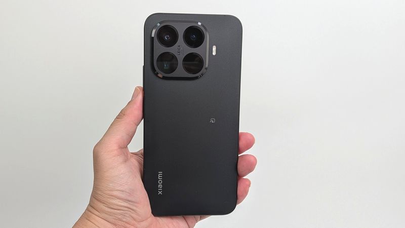 ブラックカラーの12+256GBモデルを購入