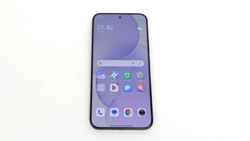 大画面6.83インチAMOLEDディスプレイでコンテンツ堪能!