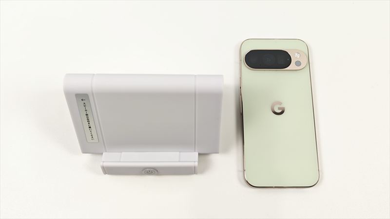 スマホを置くのにちょうどいいサイズ感