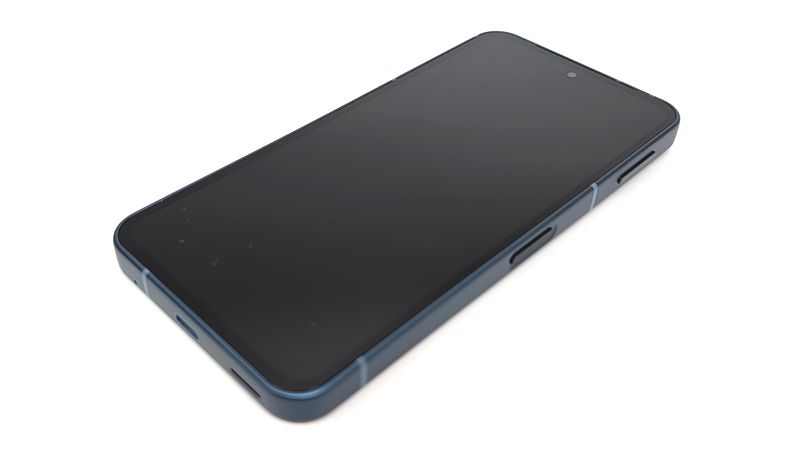 ディスプレイには保護フィルム貼り付け無し!