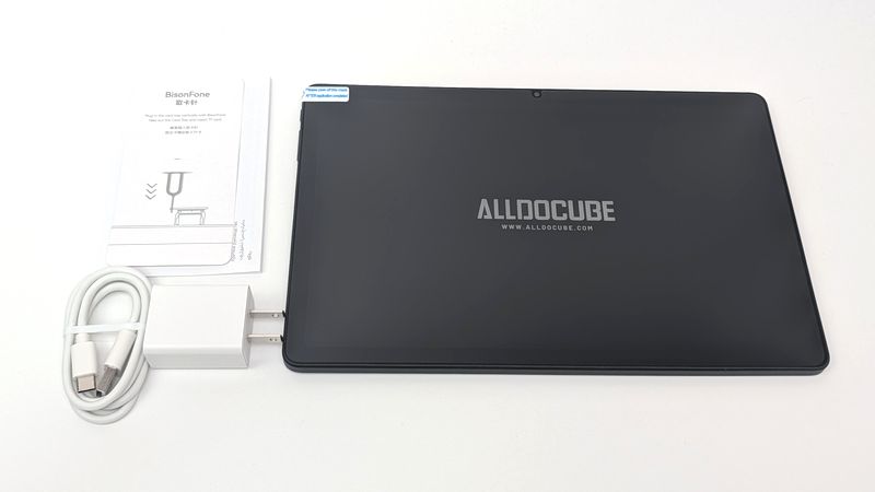 充電器は最大10W充電対応のものが付属