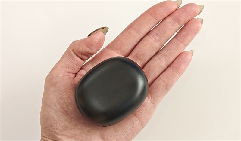 スタンダードプロダクツ「完全ワイヤレスイヤホン」のケースのサイズは実測4x5x3cm