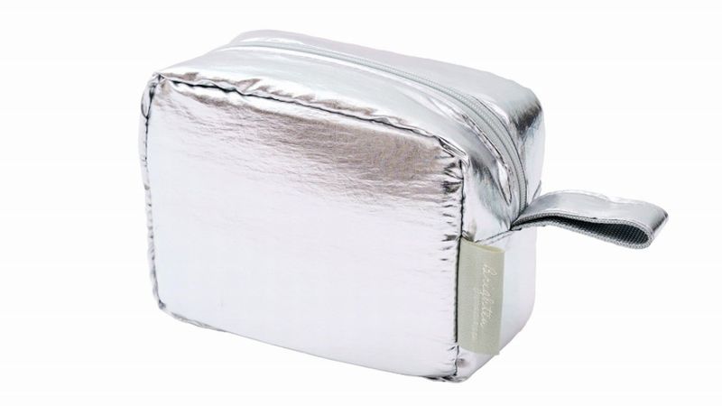 スリコ「メタリックガジェットポーチ」のカラーシルバー