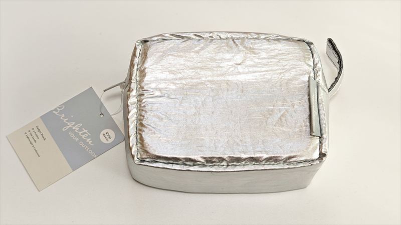 スリコのメタリックガジェットポーチはプチプラなのにおしゃれでかわいい実力派