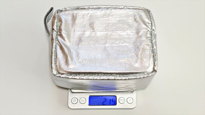 「メタリックガジェットポーチ」の重さ