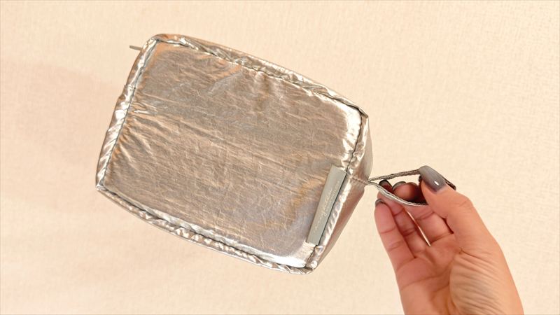 地味に助かる、持ち手付き