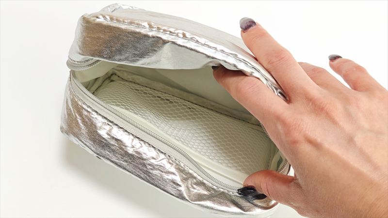 ガジェットを守る軽量クッション仕様