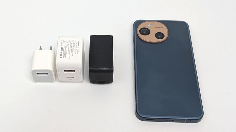 「AQUOS sense10」実機を手持ちのPD急速充電器で急速充電できるかチェック!
