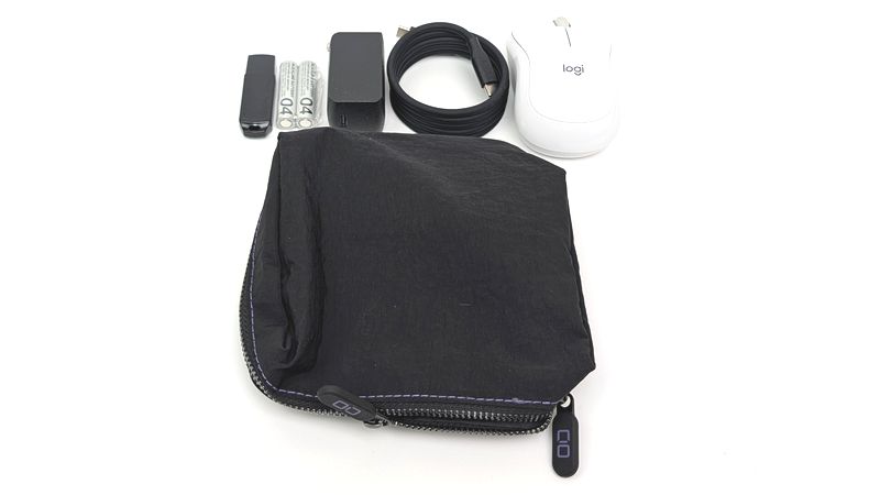 モバイル用の小物をしっかり収納できるポーチ！