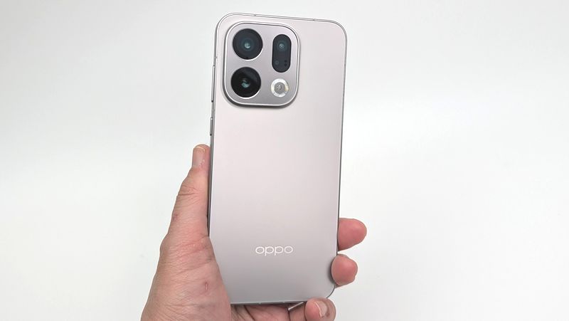 IIJmioで「OPPO Find X9」をMNP特価で販売！