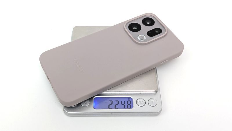 ケースを付けたときの重さは実測224.8g