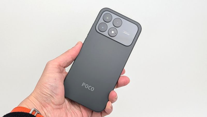 気になる！「POCO F8 Pro」実機で付属品を詳しくチェック！