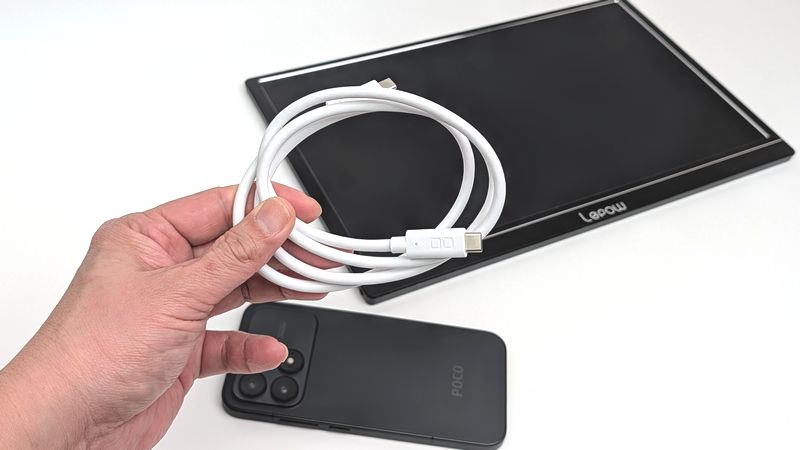 映像出力対応のUSBケーブルで接続！