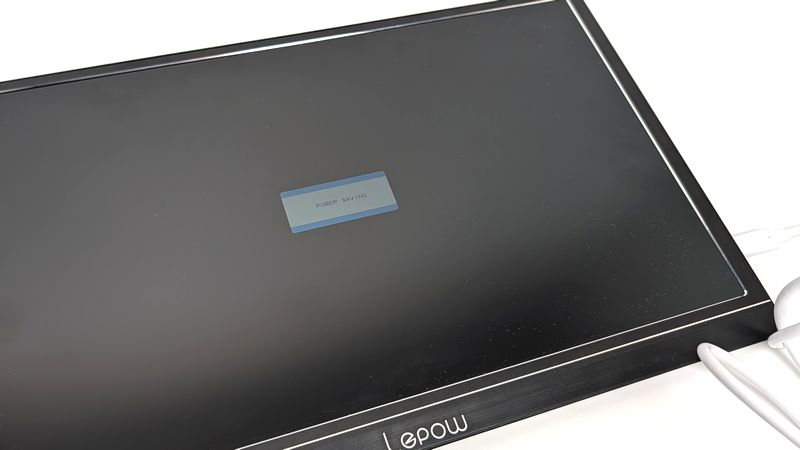 USBポートから有線映像出力はできない仕様