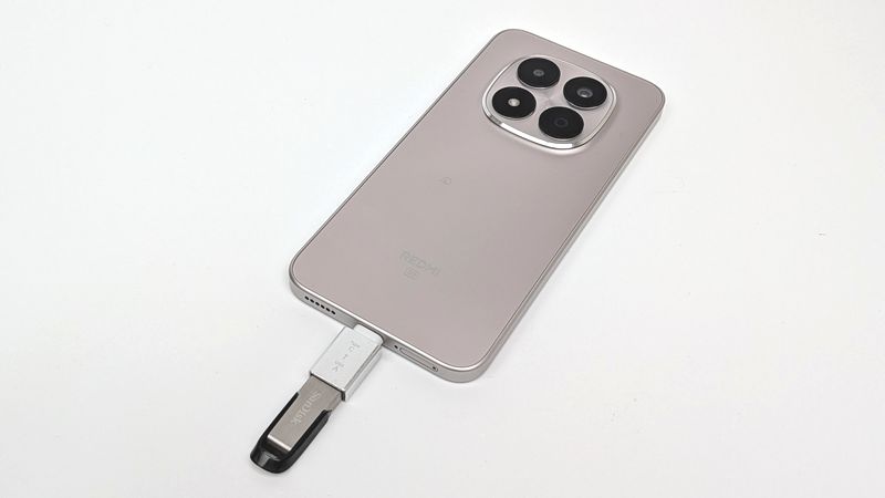 USBメモリに変換アダプタを付ける