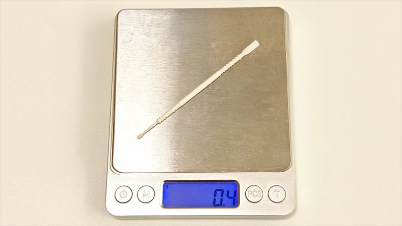 「スマホのおそうじ棒」の重さは1本あたり実測0.4g