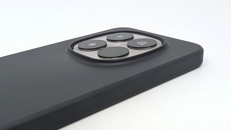 カメラの出っ張りをそれなりに保護