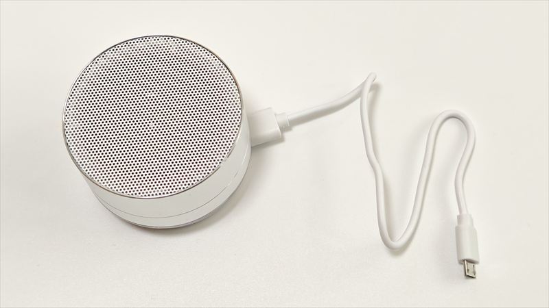 USB充電＆ケーブル付属で使いやすい