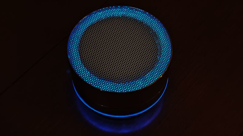 価格以上に楽しめる音質＆カラフルに光るライト