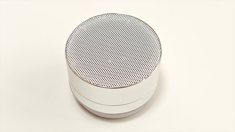 スタンダードプロダクツ「Bluetoothスピーカー2 円筒型 SP」の特徴と使用感をレビューした内容