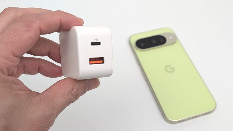 無印良品の20W PD急速充電器で充電！