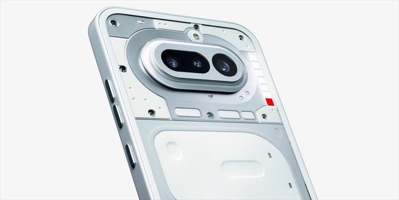 望遠カメラ有りのトリプルカメラを搭載