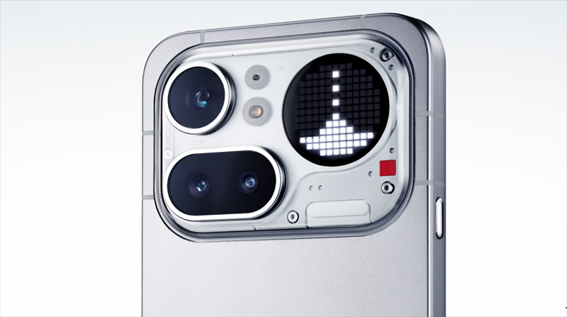 ペリスコープ望遠カメラ有りのトリプルカメラ