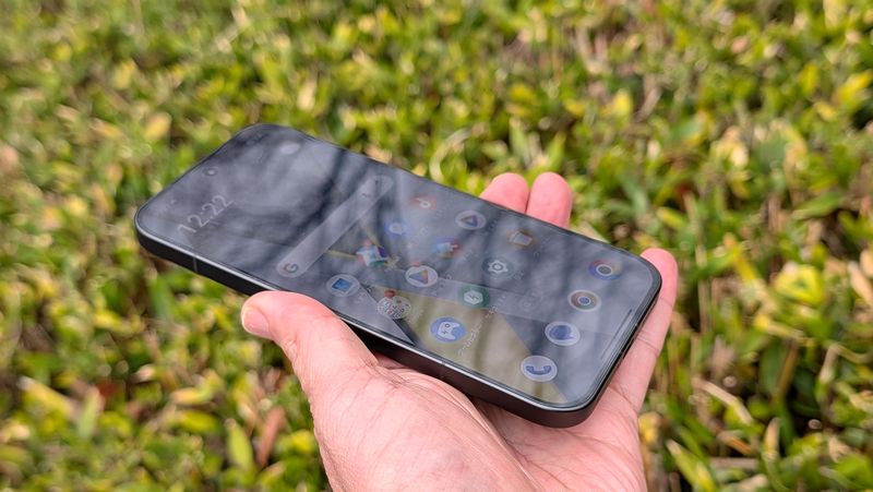 ピーク輝度3500nitsの明るいディスプレイ