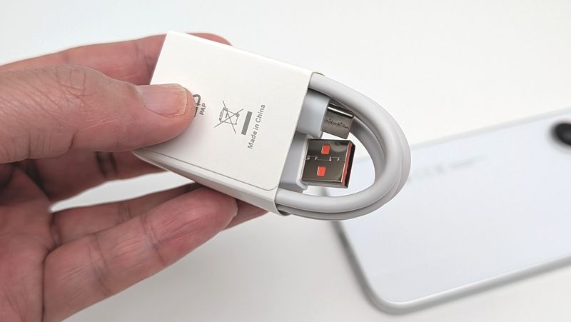 付属のUSBケーブルはType-A to Type-C