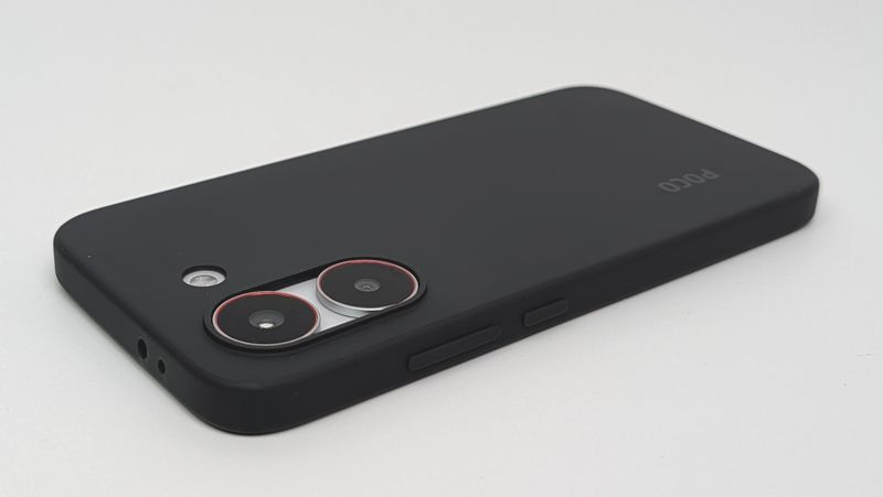 カメラのフチ部分に少し高さがある