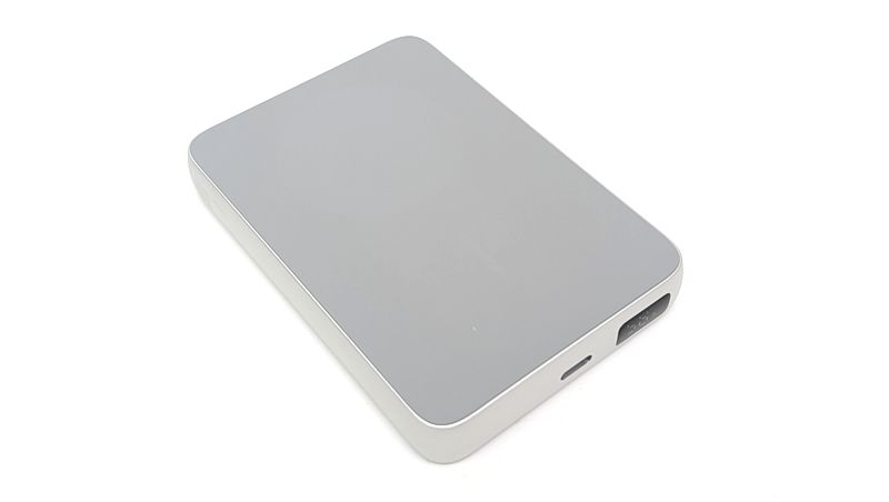 スマホとの接地面には液体シリコン(ラバーコーティング)を採用