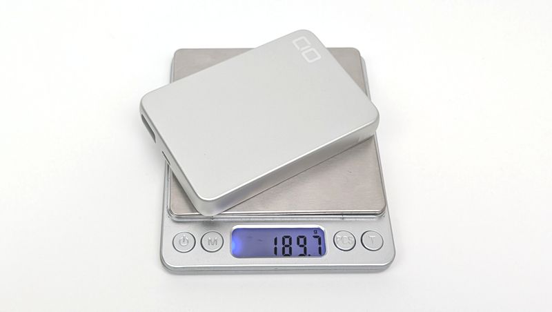 重さは実測189.7g
