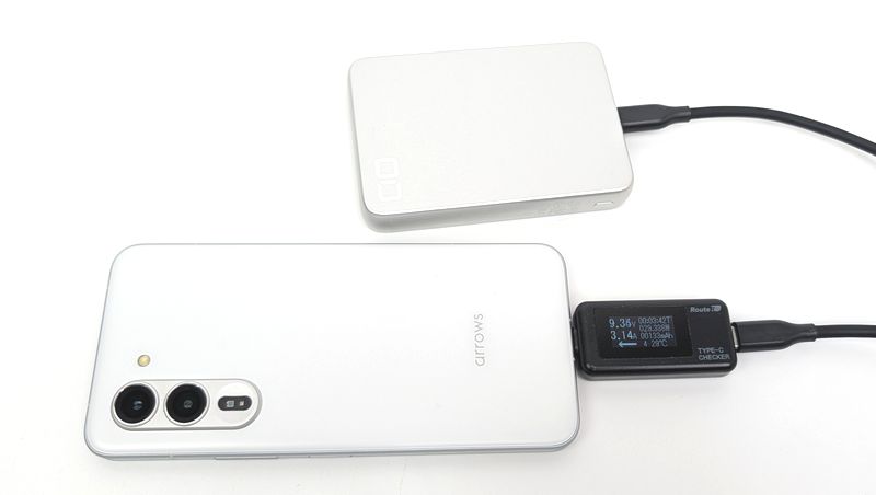 「arrows Alpha」を有線充電してみると30W弱で充電