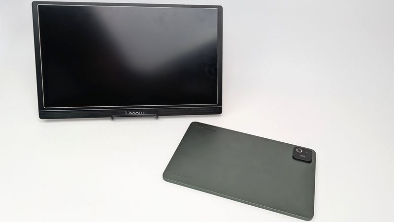 Type-C入力対応のモバイルモニターでチェック