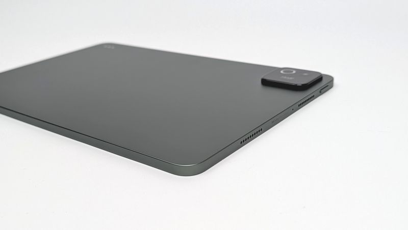 クアッドスピーカーでコンテンツを堪能できる