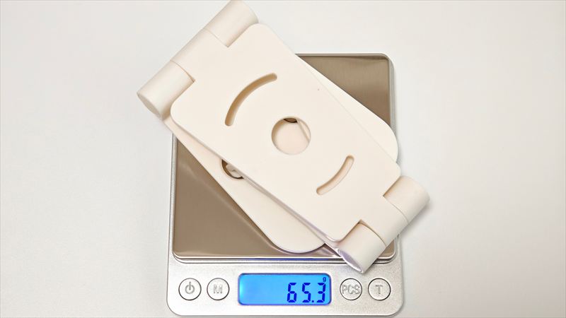 「折りたたみ式スマホスタンド」の重さは実測65.3g