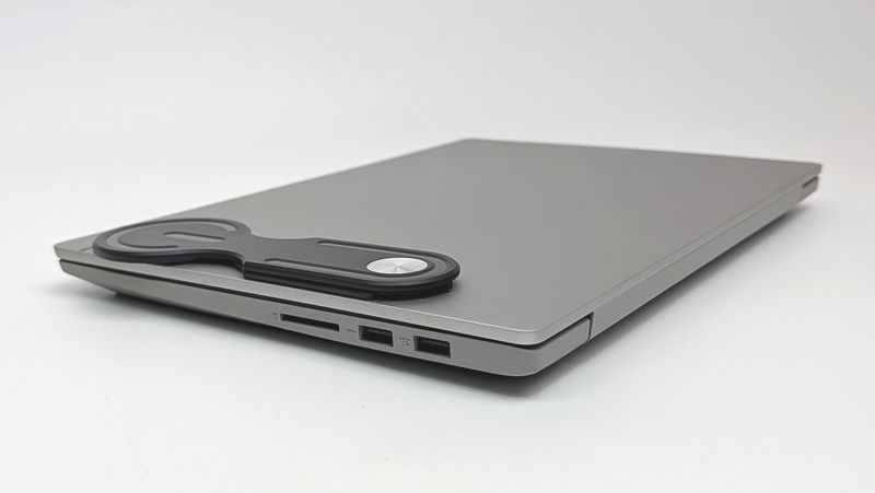 超薄型＆軽量で持ち運びもラクラク！