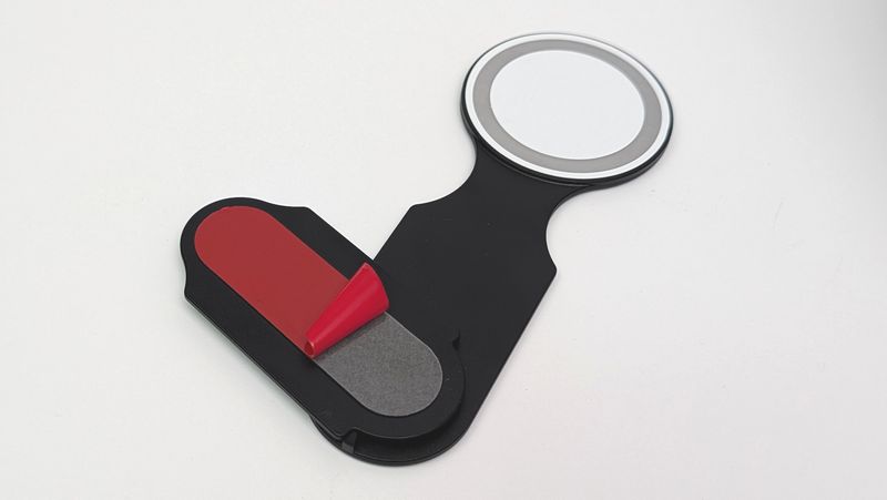 両面テープで貼り付けます