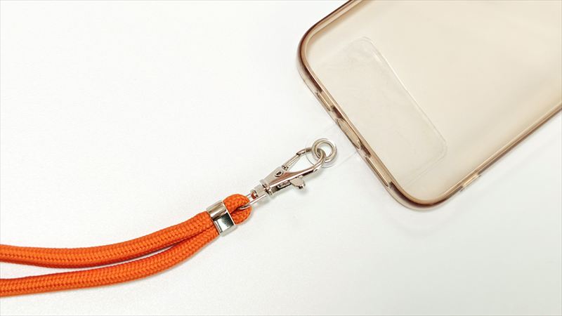 使い方はシートを挟むだけの簡単装着！