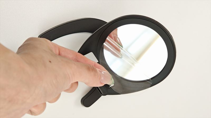 ダイソー「スマホスタンド ミラー付」の使い方