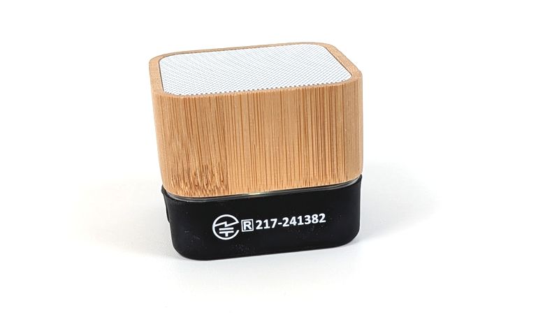 技適マークが本体に白色でプリント