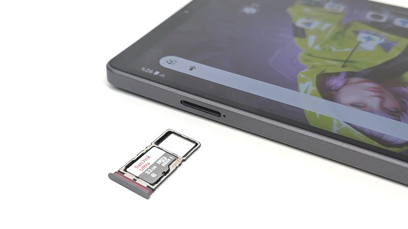 RAM容量とストレージ容量:microSDカードを挿せて安心