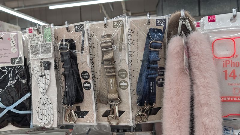 ダイソー「スマホケース用 ベルトショルダーストラップ」のカラーと価格