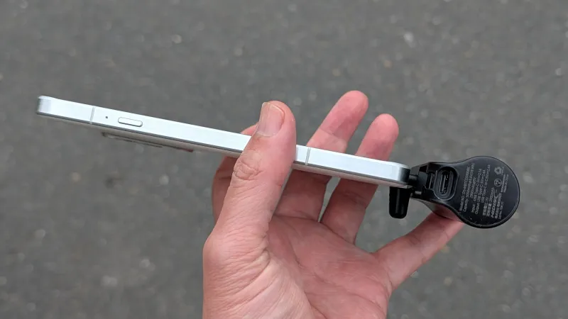 モバイルバッテリー側面のUSB Type-Cポート