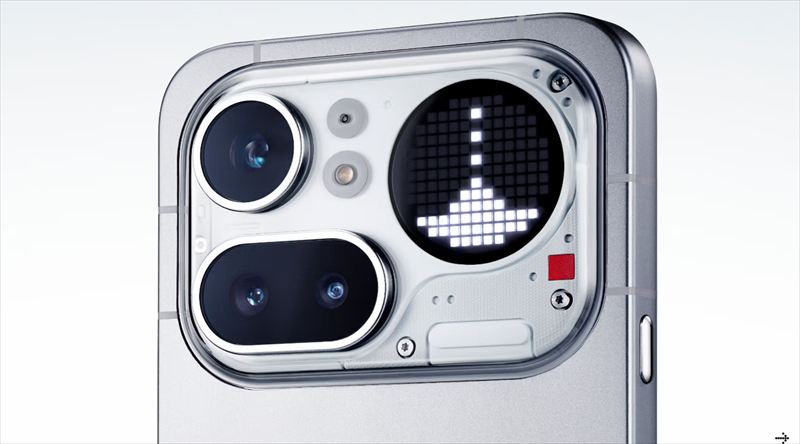 ペリスコープ望遠カメラ有りのトリプルカメラ