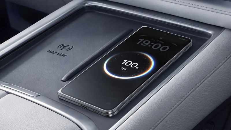 8.9mmの薄型ボディに大容量6000mAhバッテリーを搭載