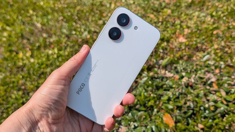 おサイフケータイ非対応でIP68レベルの防水防塵に対応!