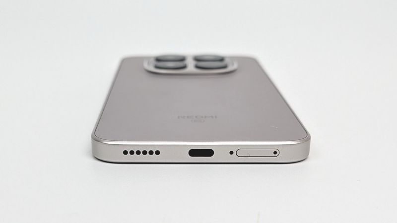 大容量6300mAhバッテリーと45W急速充電