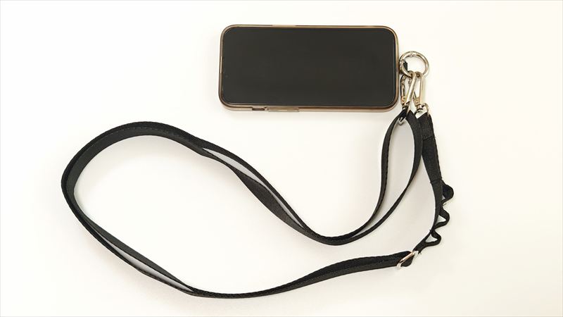 ダイソー「スマホケース用 ベルトショルダーストラップ」の特徴と使用感