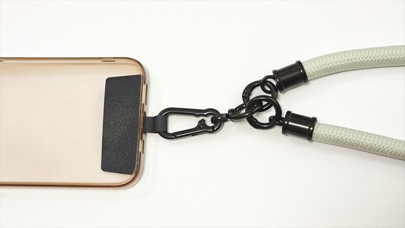 使い方はシートを挟むだけで装着簡単